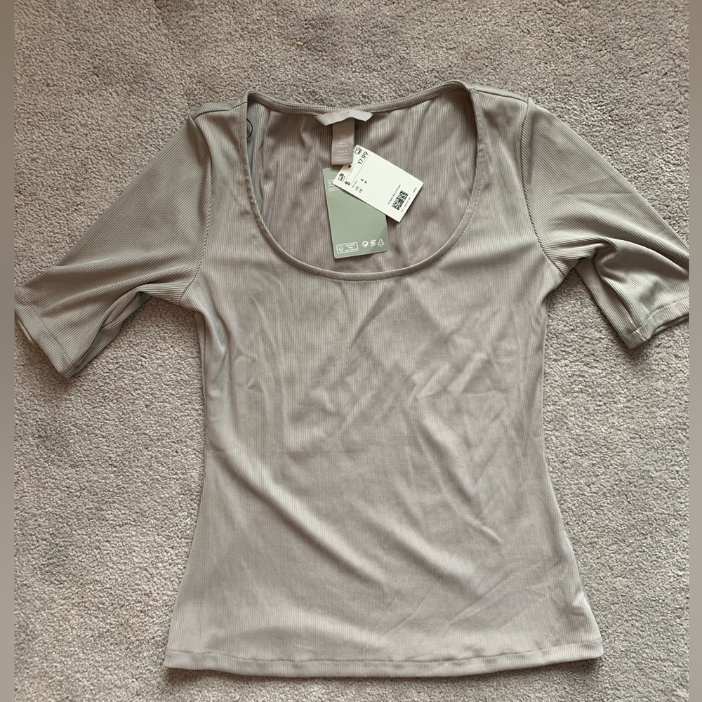 H&M grey quarter sleeve short sleeve scoop neck t shirt small NTW new